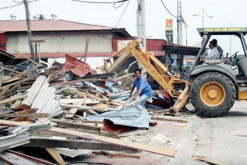 OPERASI ROBOH KEDAI