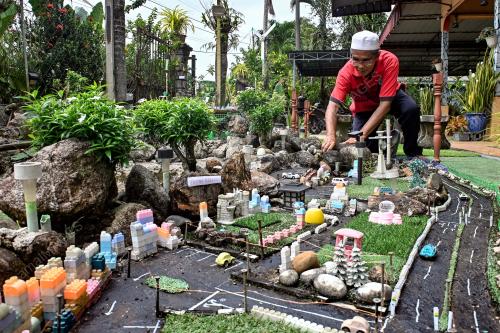LAMAN TAMAN BANDAR UNTUK 14 CUCU