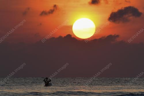 PEMANDANGAN MATAHARI TERBIT