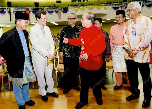 TR01_26042012_RAIS_BAHASA