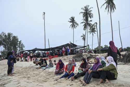 PENDUDUK SETIU DAPATKAN BEKALAN IKAN SEGAR DAN MURAH