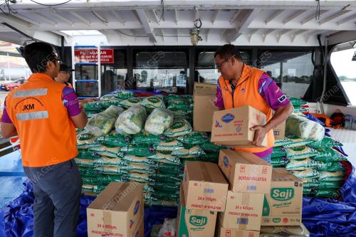 JKM HANTAR BARANGAN KE PULAU REDANG