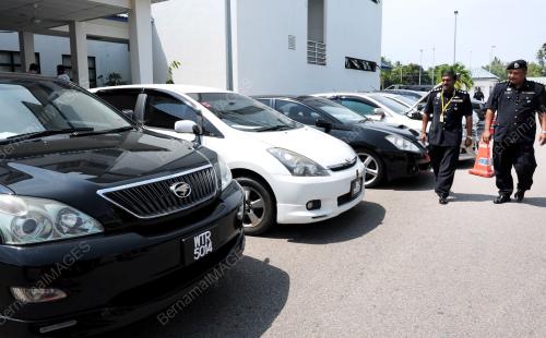 KERETA CURI