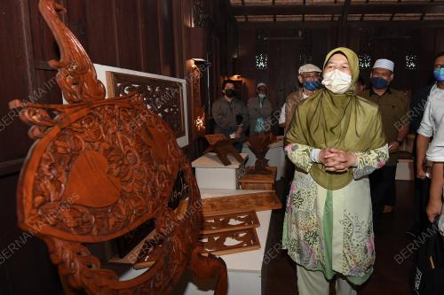 DATUK ZURAIDA KAMARUDDIN