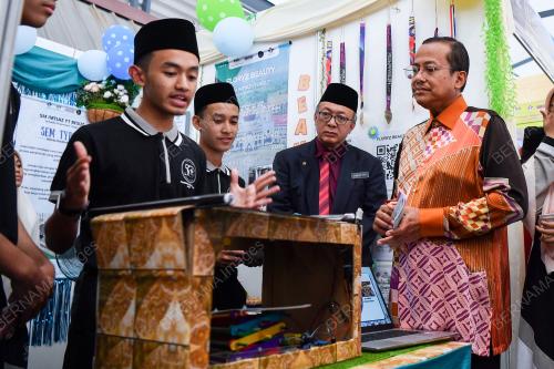 DATUK SERI DR AHMAD SAMSURI MOKHTAR