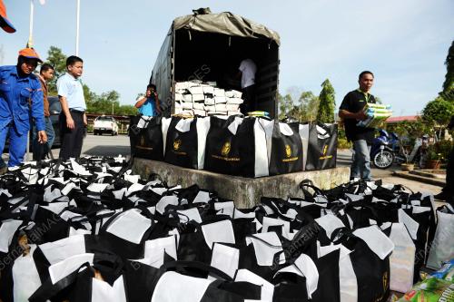 TR01_29122012_BANTUAN_BANJIR