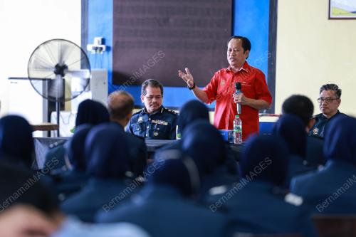 DATUK SERI AHMAD MASLAN