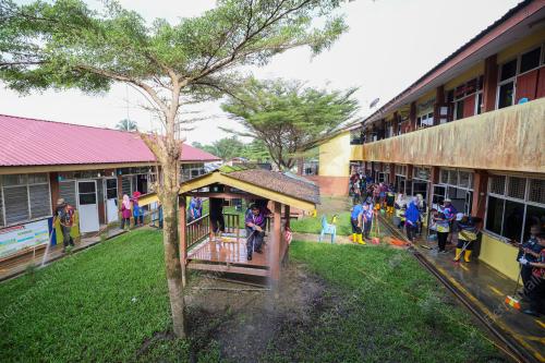 BERSIH SEKOLAH BANJIR
