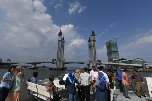TR02_01082019_JAMBATAN_ANGKAT_BN201908016849-09