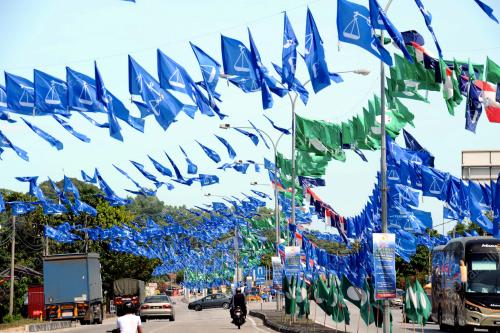 TR02_02042013_PERANG_BENDERA