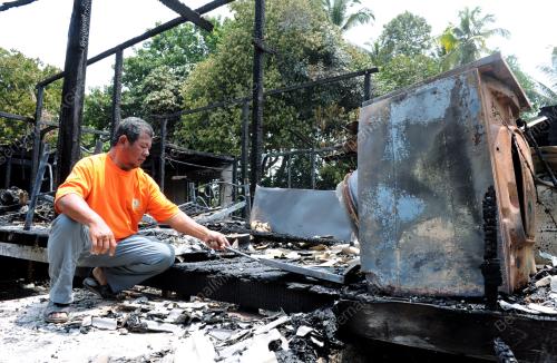 RUMAH TERBAKAR