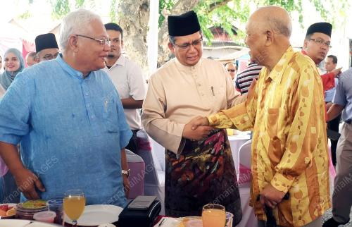 TR02_02082016_UMNO_RAYA