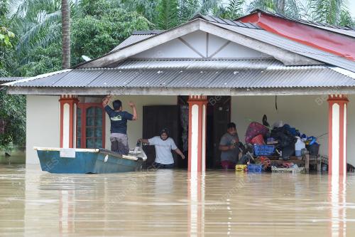 TR02_02122019_BANJIR_SETIU_BN201912029495