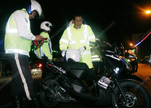 PERAGUT KENA TANGKAP