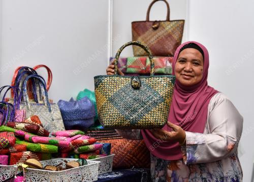 IMPAK AKM TERHADAP USAHAWAN