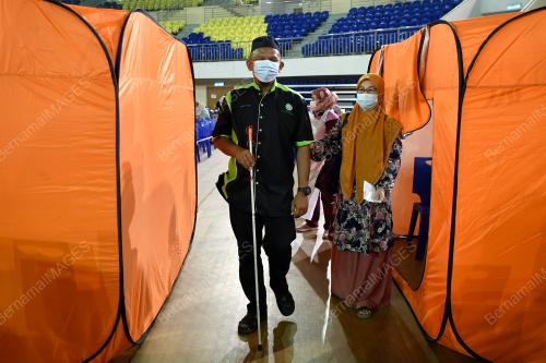 OKU CACAT PENGLIHATAN VAKSIN COVID-19