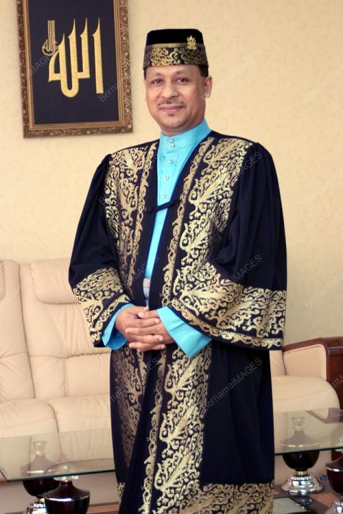 DATUK TENGKU PUTERA TENGKU AWANG
