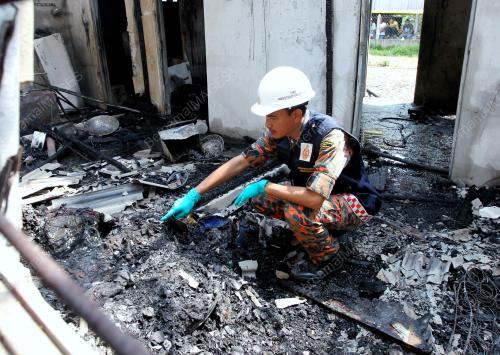 RUMAH TERBAKAR