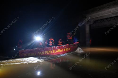 OPERASI PENCARIAN MANGSA WAKTU MALAM