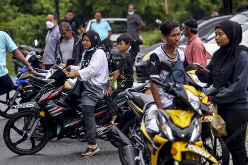PENYERAHAN BANTUAN MOTOSIKAL