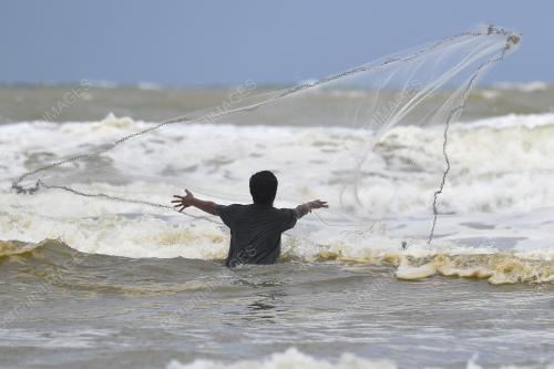 MENJALA IKAN ANDENG