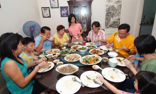 MAKAN BESAR
