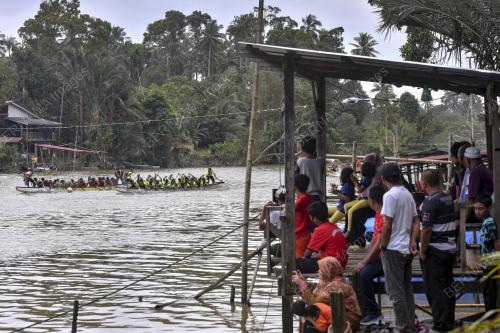 KEJOHANAN PERAHU PANJANG