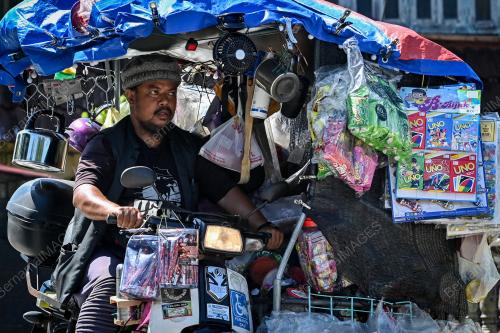 KEDAI RUNCIT BERGERAK