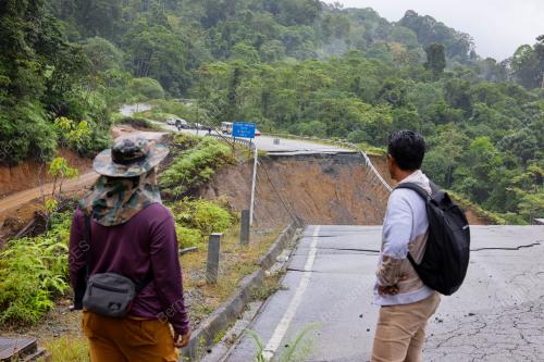 JALAN_RUNTUH