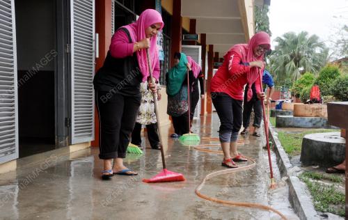 BERSIH SEKOLAH SK TENGKU AMPUAN INTAN