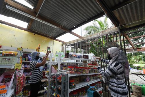 RUMAH ROSAK AKIBAT RIBUT