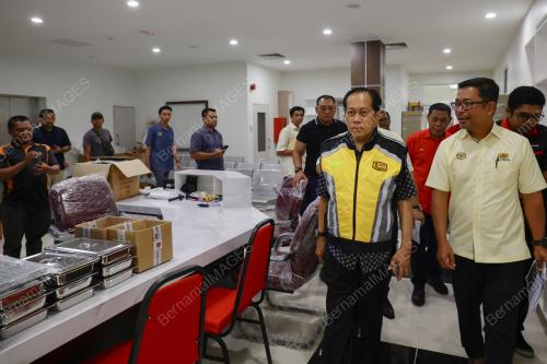 DATUK SERI AHMAD MASLAN