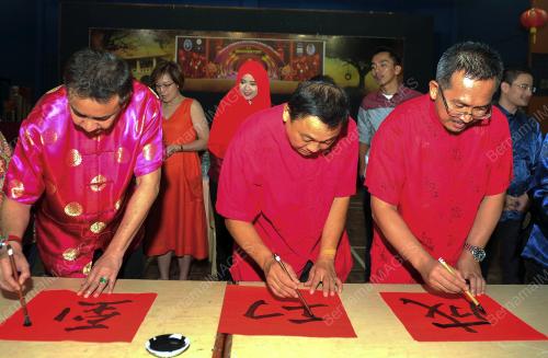 TR02_08022016_TAHUN-_BARU