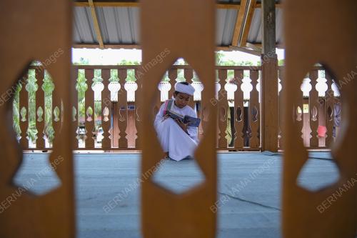 MEMBACA AL-QURAN PADA BULAN RAMADAN