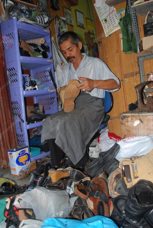 TUKANG KASUT