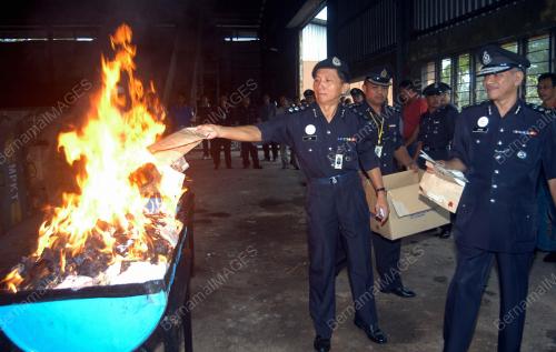 POLIS LUPUS DADAH