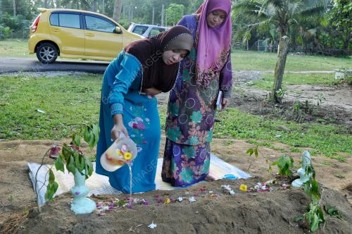 TR02_09032013_ZIARAH_PUSARA