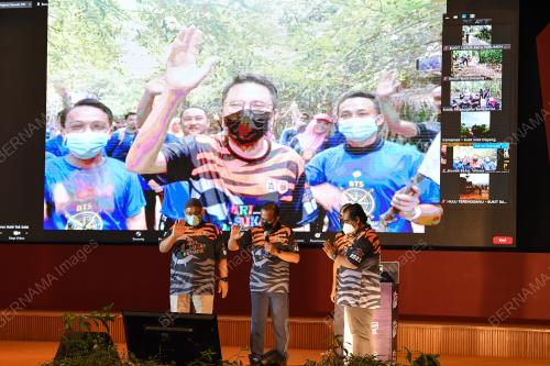 DATUK SERI DR AHMAD SAMSURI MOKHTAR