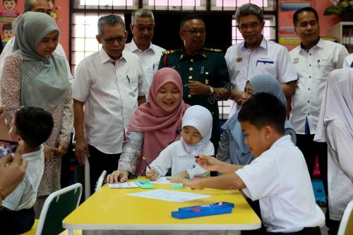 FADHLINA SIDEK