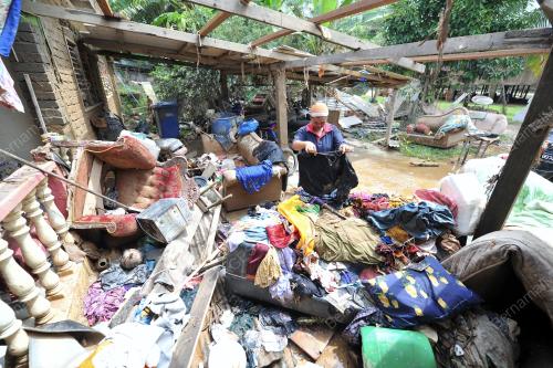 TR02_10122013_BANJIR
