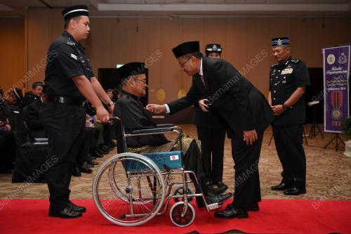 DATUK SERI DR AHMAD SAMSURI MOKHTAR