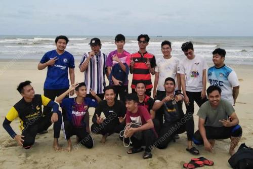 DUA LELAKI DIKHUATIRI LEMAS DI PANTAI