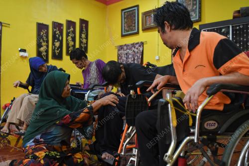 WARGA EMAS CEKAL JAGA ANAK OKU