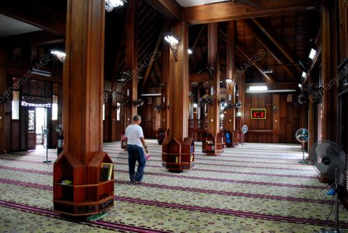 TR02_13022012_MASJID_KAYU