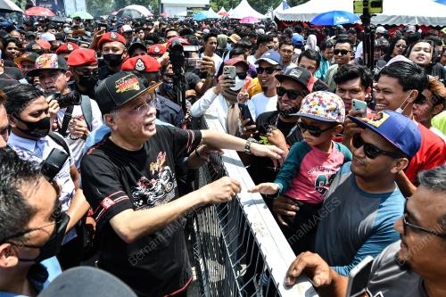 DATUK SERI ISMAIL SABRI YAAKOB