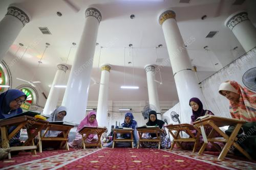 TADARUS AL-QRUAN PADA RAMADAN