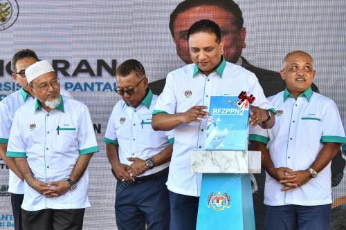 DATUK SERI REEZAL MERICAN NAINA MERICAN