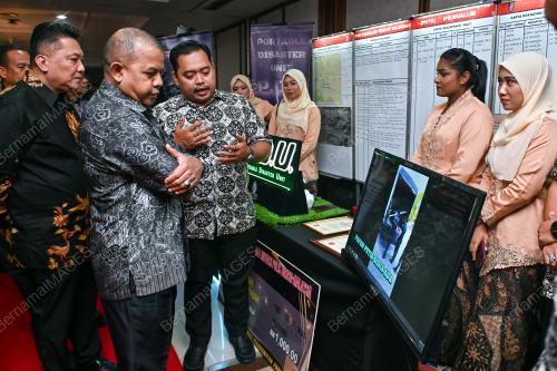DATUK SERI AYOB KHAN MYDIN PITCHAY