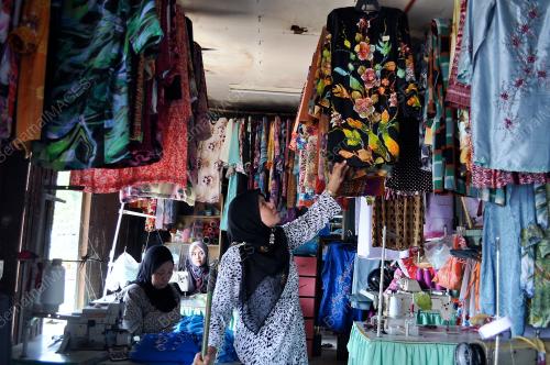TR02_14082012_BAJU_KURUNG_MODEN