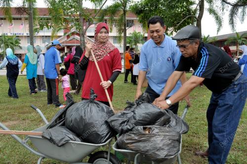 TR02_15022013_CLEAN_UP_DAY